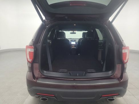 Used 2018 Ford Explorer XLT w/ Equipment Group 202A AWD/4WD image 29
