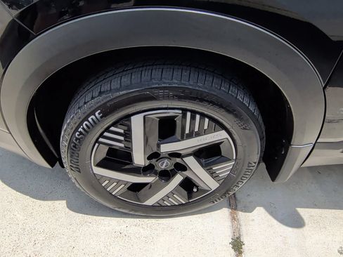 Used 2025 Nissan Kicks SV w/ Charging Package FWD image 10