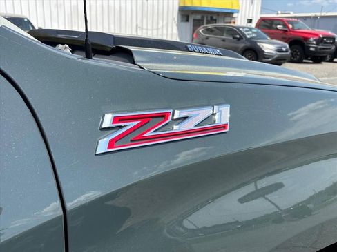 Used 2025 Chevrolet Silverado 1500 LT Trail Boss w/ Convenience Package II image 9