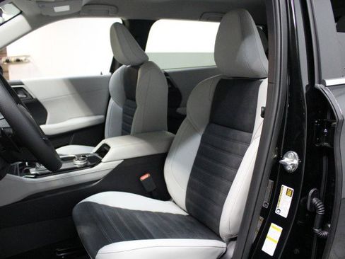 New 2025 Mitsubishi Outlander SE image 7