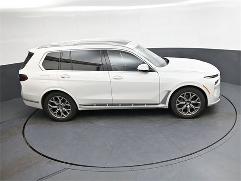 Used 2025 BMW X7 xDrive40i image 17