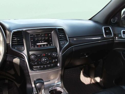 Used 2018 Jeep Grand Cherokee Limited image 16