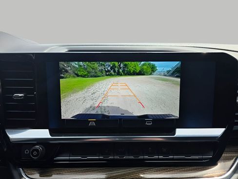 Used 2025 Chevrolet Silverado 2500 LT AWD/4WD image 19