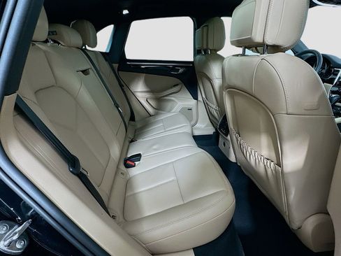 Used 2025 Porsche Macan image 29