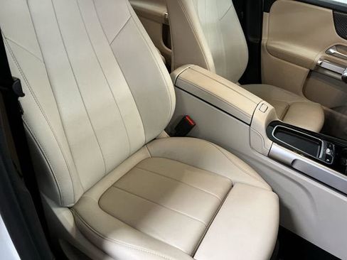 Used 2024 Mercedes-Benz GLB 250 4MATIC image 27
