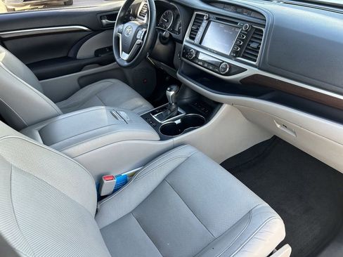 Used 2016 Toyota Highlander Limited w/ Driver Technology Package AWD/4WD image 14