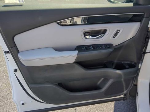 New 2025 Honda Pilot Touring image 11