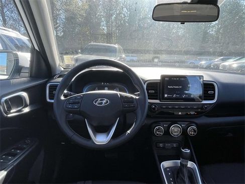 Certified 2025 Hyundai Venue SEL image 10
