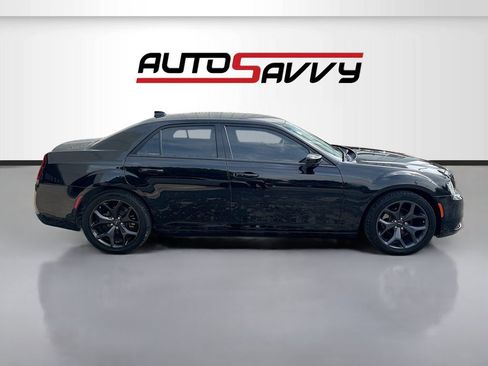 Used 2023 Chrysler 300 Touring w/ Sport Appearance Package RWD image 8