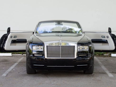 Used 2016 Rolls-Royce Phantom Drophead Coupe image 25