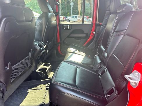 Used 2025 Jeep Gladiator Rubicon w/ Convenience Group AWD/4WD image 25