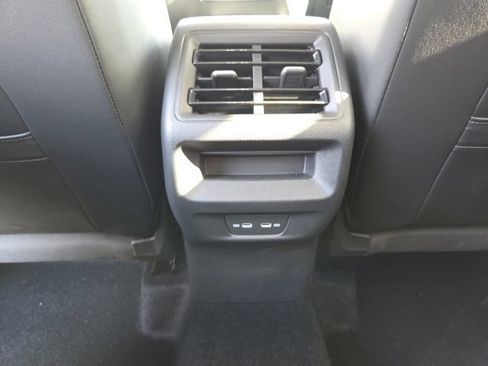 Used 2025 Volkswagen Tiguan SE AWD/4WD image 23
