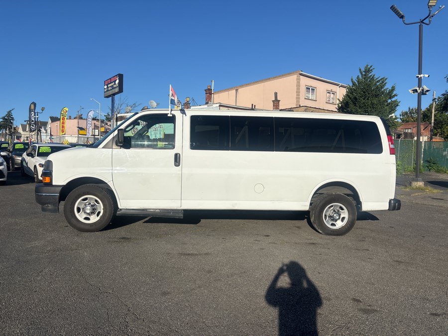 Used 2021 Chevrolet Express 3500 LT w/ LT Preferred Equipment Group RWD image 3