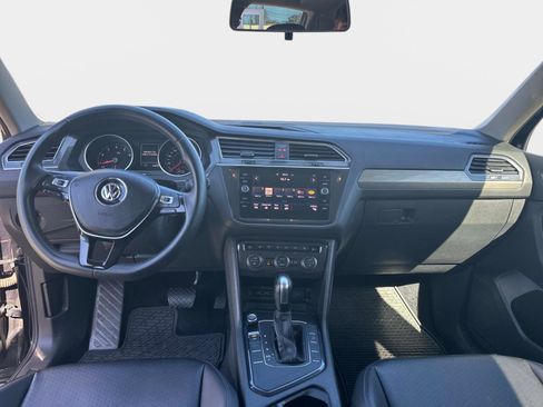 Used 2020 Volkswagen Tiguan SE image 16