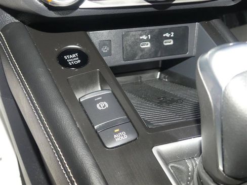 Used 2025 Nissan Kicks SV AWD/4WD image 38