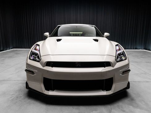 Used 2024 Nissan GT-R w/ Floor Mat Package AWD/4WD image 7