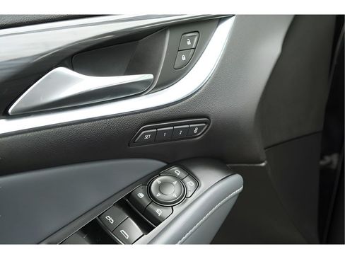 Used 2024 Buick Enclave Premium AWD/4WD image 29