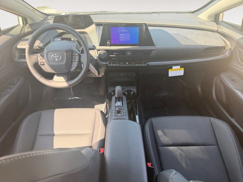 Used 2026 Toyota Prius Plug-In Hybrid FWD image 10