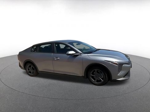 Used 2025 Kia K4 FWD image 2
