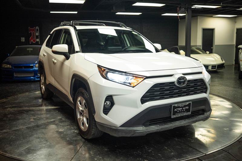 Used 2019 Toyota RAV4 XLE w/ Carpet Mat Package FWD image 5