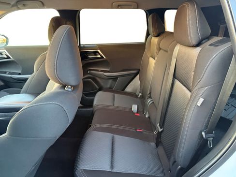 Used 2024 Mitsubishi Outlander ES image 12