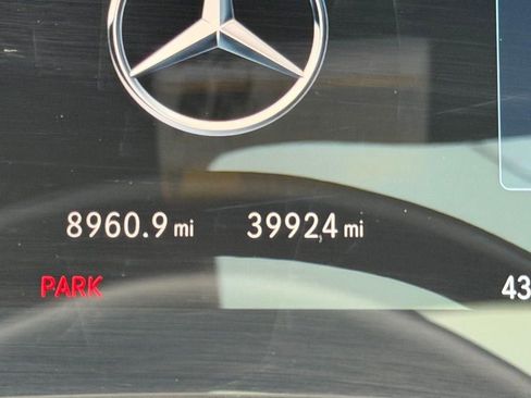 Used 2023 Mercedes-Benz EQS 580 4MATIC SUV image 31
