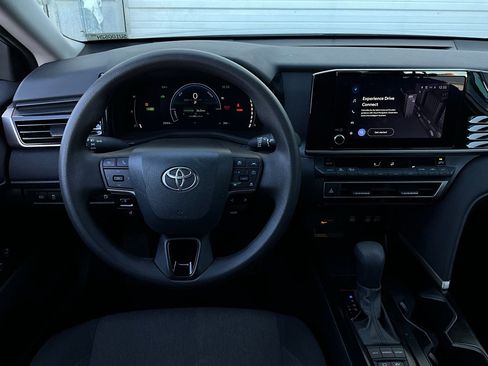 Used 2025 Toyota Camry LE image 13