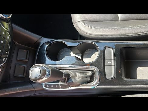 Used 2018 Chevrolet Cruze Premier FWD image 21