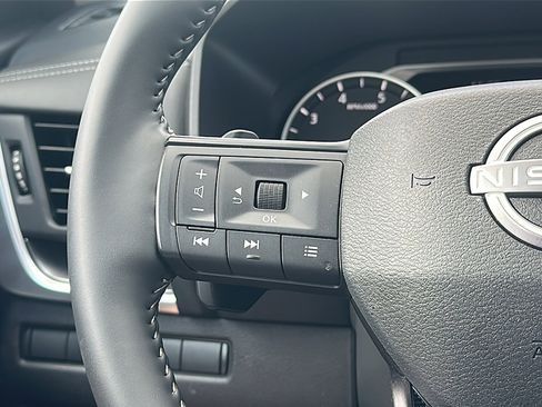 Certified 2025 Nissan Rogue SV image 29