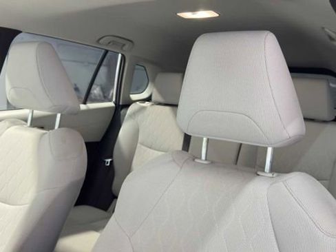 Used 2023 Toyota Corolla Cross L image 22