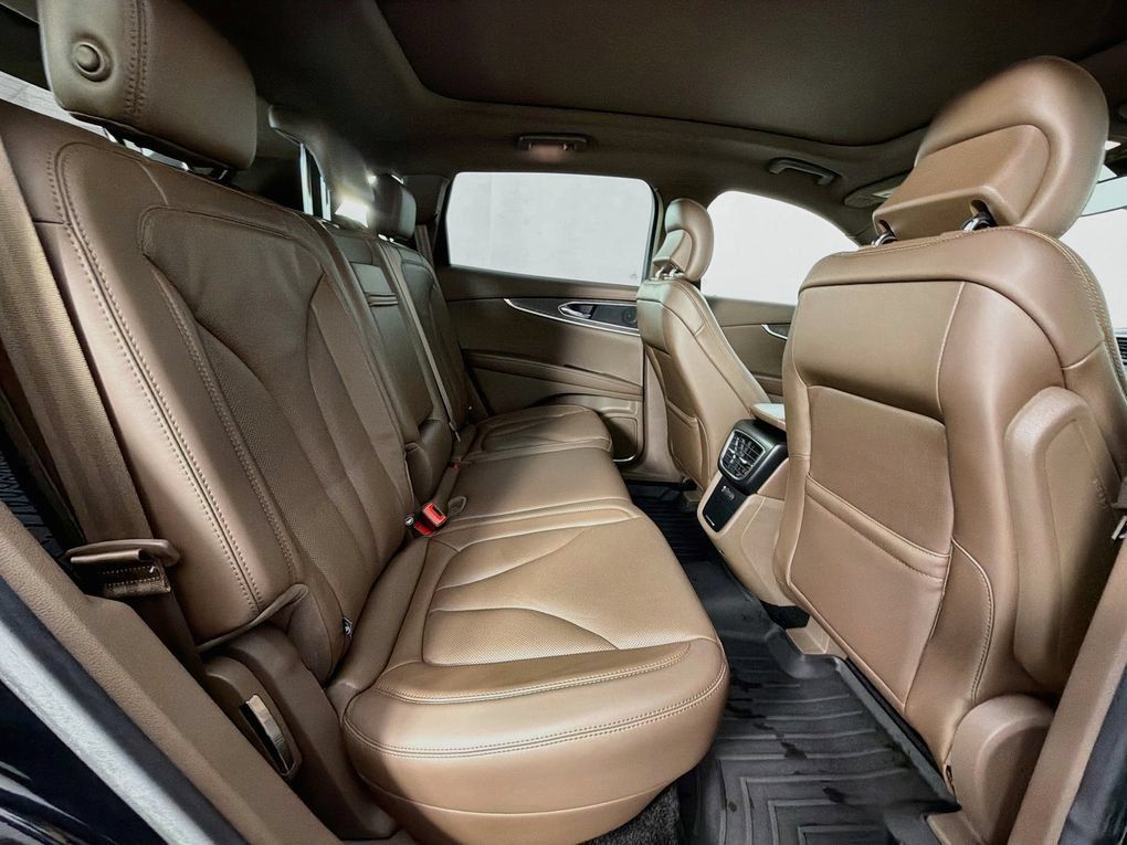 Used 2017 Lincoln MKX Reserve w/ Driver Assistance Package FWD image 27