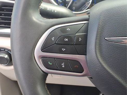 Used 2023 Chrysler Voyager LX FWD image 13