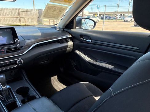 Used 2025 Nissan Altima 2.5 SV FWD image 28