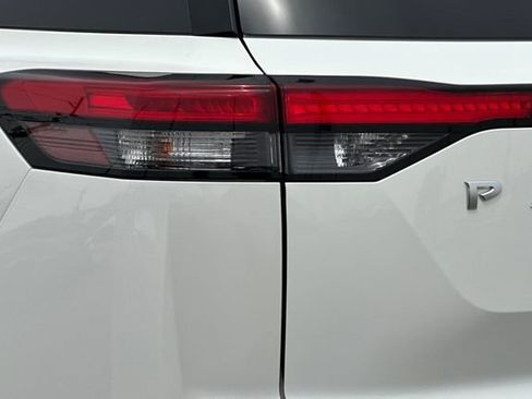 Used 2025 Nissan Pathfinder SV FWD image 25