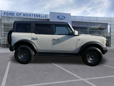 Used 2025 Ford Bronco Outer Banks w/ Sasquatch Package image 2