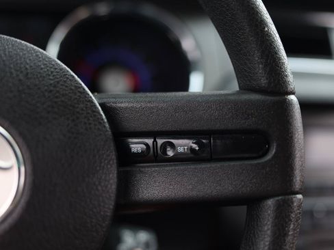 Used 2010 Ford Mustang Convertible RWD image 28