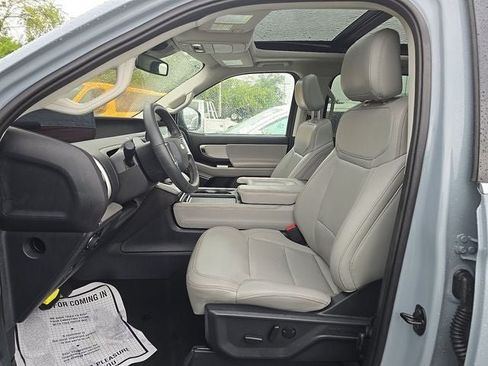 Used 2025 Ford Expedition Active AWD/4WD image 18