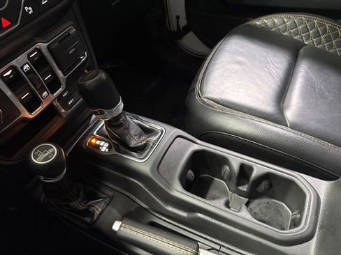 Used 2021 Jeep Gladiator Overland image 17