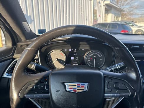 Used 2020 Cadillac XT6 Premium Luxury image 14