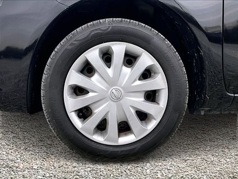 Used 2019 Nissan Versa SV image 9