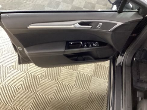Used 2014 Ford Fusion SE FWD image 16