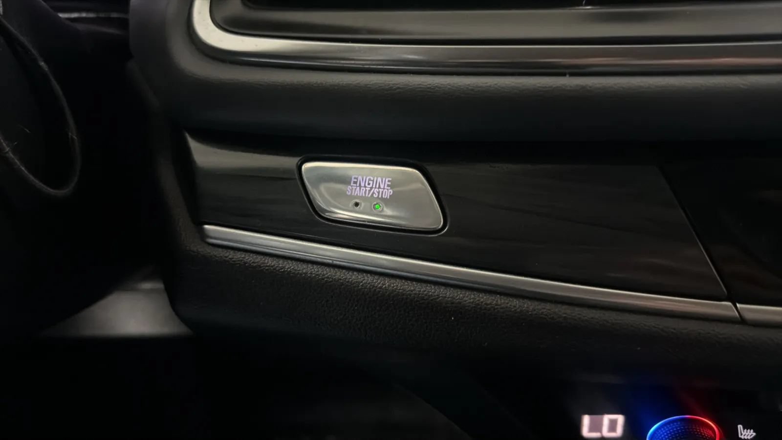 Used 2020 Buick Enclave Essence w/ Sound and Sites Package AWD/4WD image 16