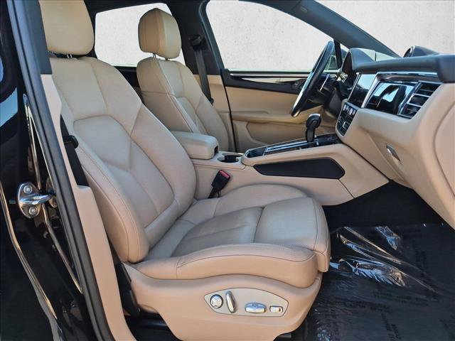 Used 2023 Porsche Macan AWD/4WD image 20