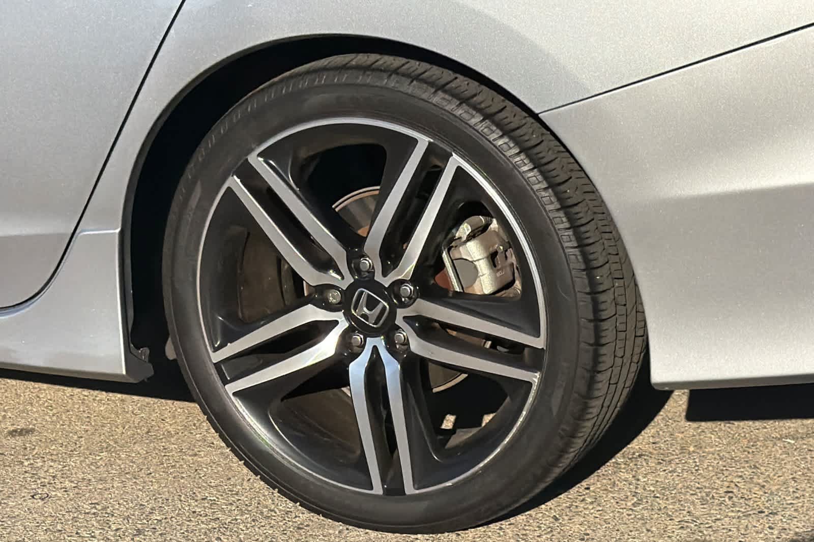 Used 2017 Honda Accord Touring image 25