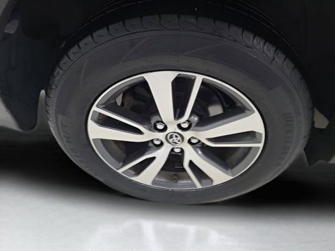 Used 2018 Toyota RAV4 XLE AWD/4WD image 9