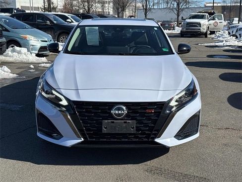 Used 2023 Nissan Altima 2.5 SR w/ SR Premium Package image 6