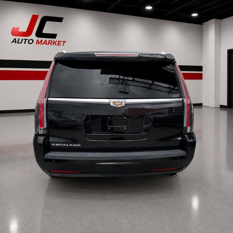 Used 2016 Cadillac Escalade Premium AWD/4WD image 4