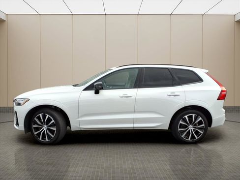 Used 2023 Volvo XC60 B5 Plus w/ Protection Package Premier image 4