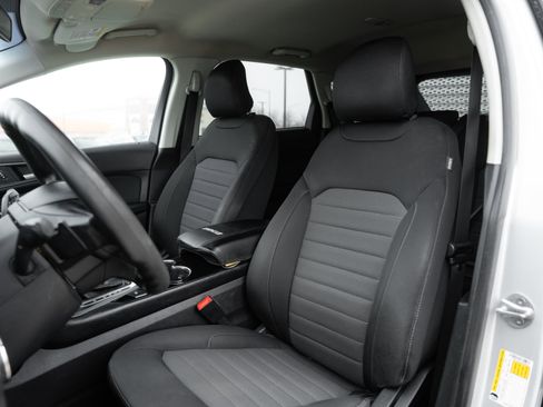 Used 2018 Ford Edge SE image 19