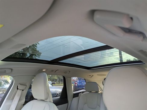 Certified 2023 Volvo XC60 B5 Ultimate w/ Protection Package Premier image 25